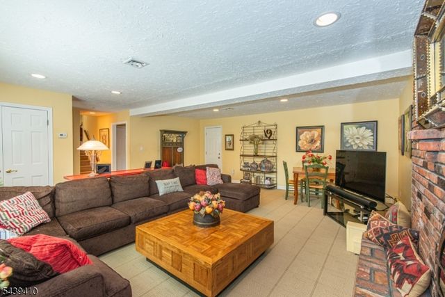 11 Crane Dr, Montville Twp., NJ 07058