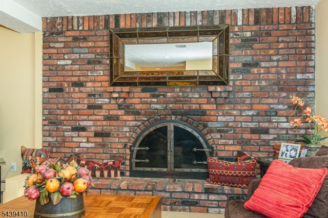 11 Crane Dr, Montville Twp., NJ 07058
