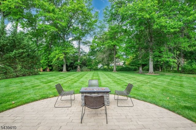 11 Crane Dr, Montville Twp., NJ 07058