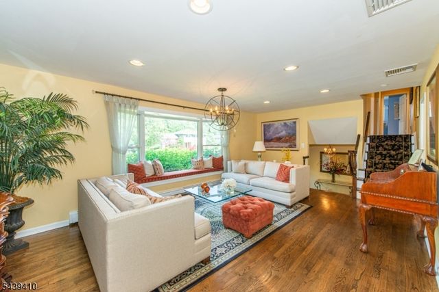 11 Crane Dr, Montville Twp., NJ 07058