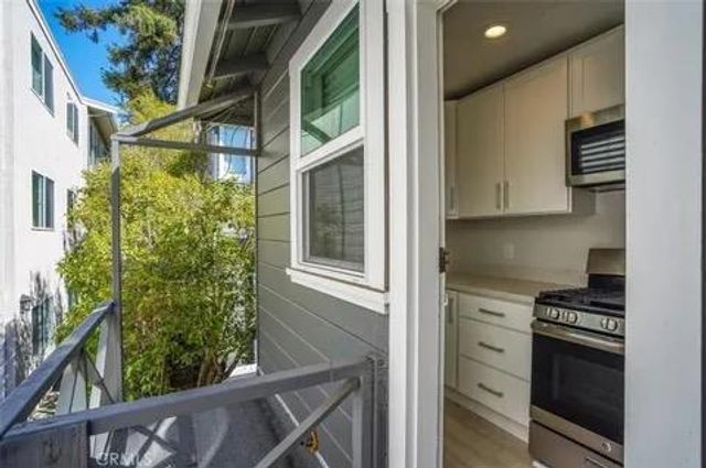 1124 Douglas Avenue, Burlingame, CA 94010