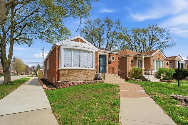 8801 S Clyde Avenue, Chicago, IL 60617