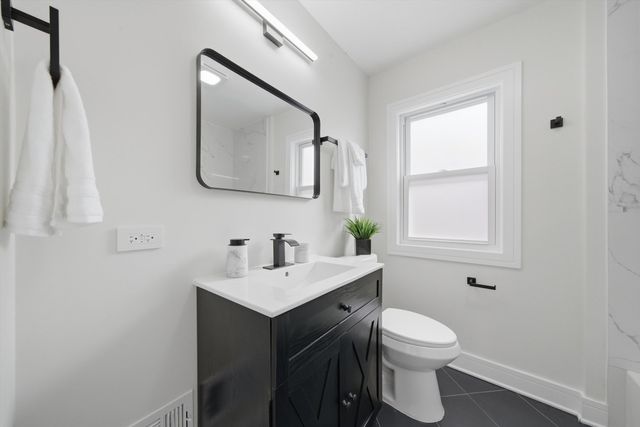 8801 S Clyde Avenue, Chicago, IL 60617