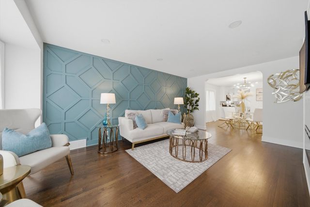 8801 S Clyde Avenue, Chicago, IL 60617