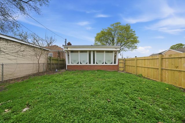 8801 S Clyde Avenue, Chicago, IL 60617