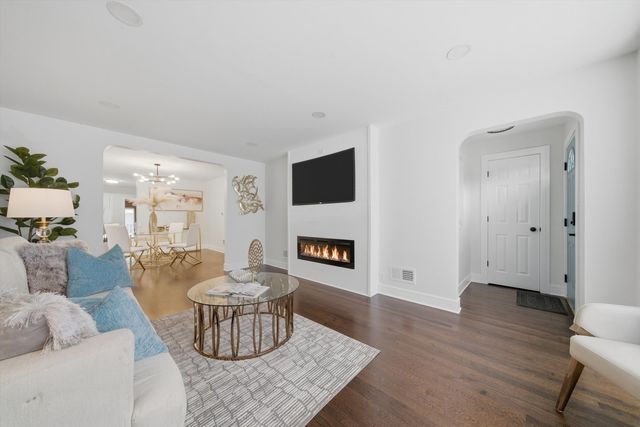 8801 S Clyde Avenue, Chicago, IL 60617