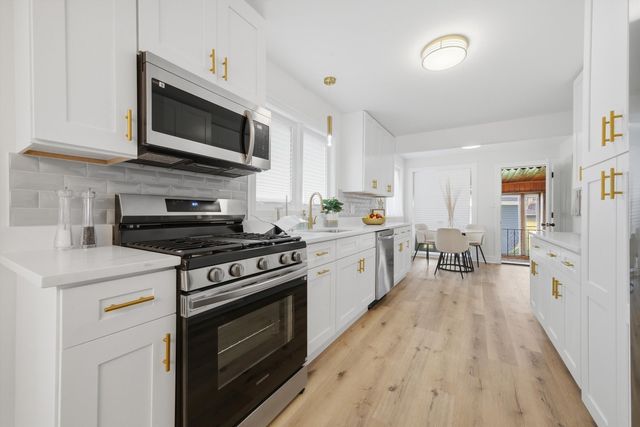 8801 S Clyde Avenue, Chicago, IL 60617