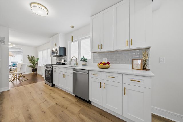 8801 S Clyde Avenue, Chicago, IL 60617