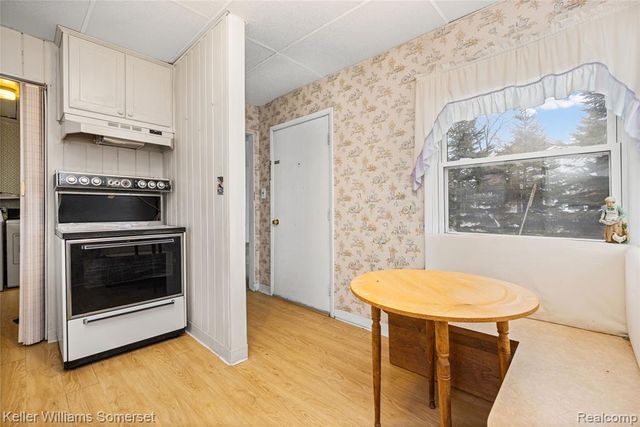 32694 Ruehle Avenue, Warren, MI 48093