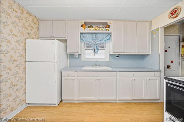 32694 Ruehle Avenue, Warren, MI 48093