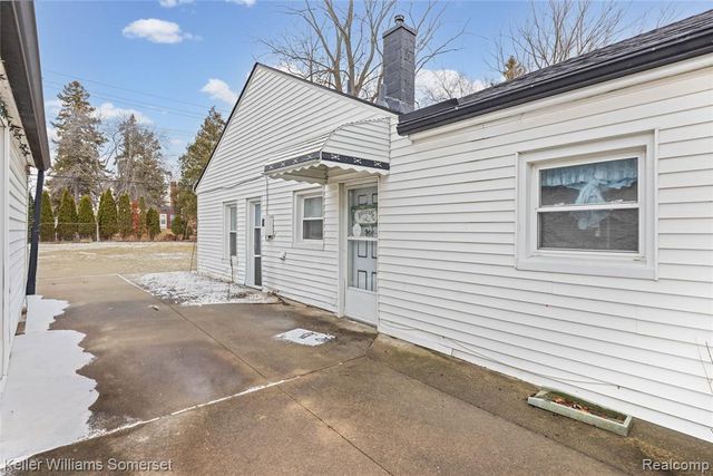32694 Ruehle Avenue, Warren, MI 48093