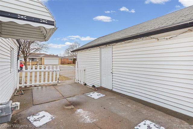 32694 Ruehle Avenue, Warren, MI 48093