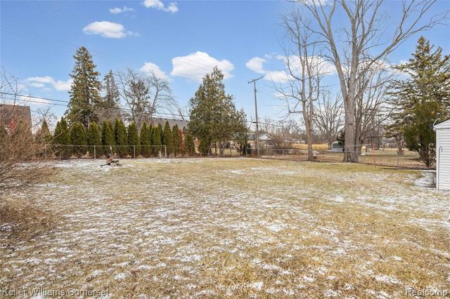 32694 Ruehle Avenue, Warren, MI 48093