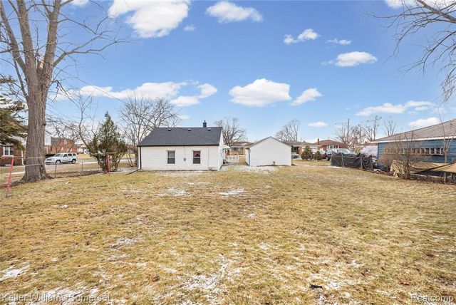 32694 Ruehle Avenue, Warren, MI 48093
