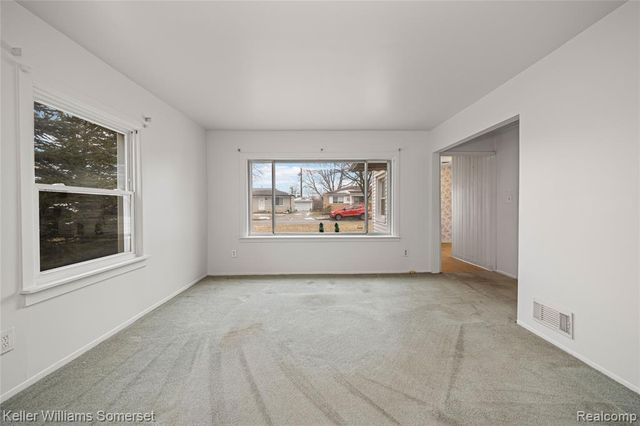 32694 Ruehle Avenue, Warren, MI 48093