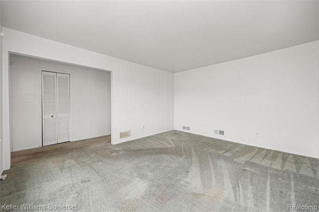32694 Ruehle Avenue, Warren, MI 48093