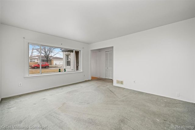 32694 Ruehle Avenue, Warren, MI 48093