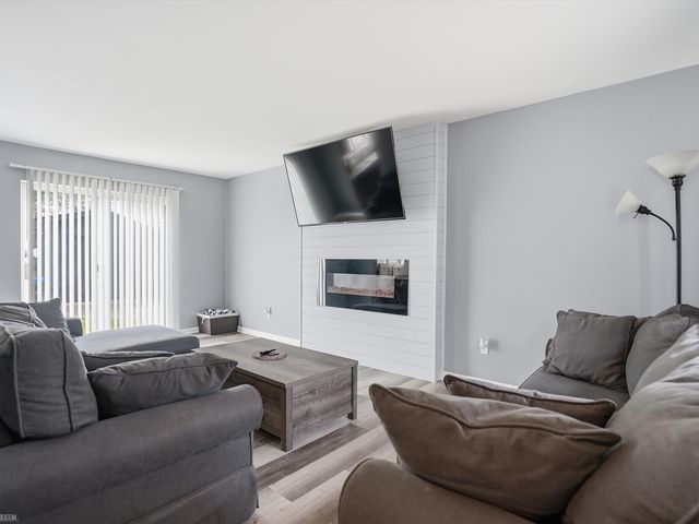 30632 Hayes Road, Roseville, MI 48066