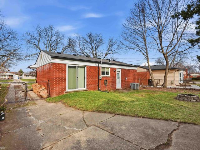 30632 Hayes Road, Roseville, MI 48066