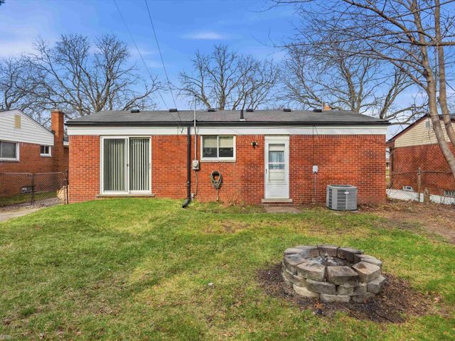 30632 Hayes Road, Roseville, MI 48066