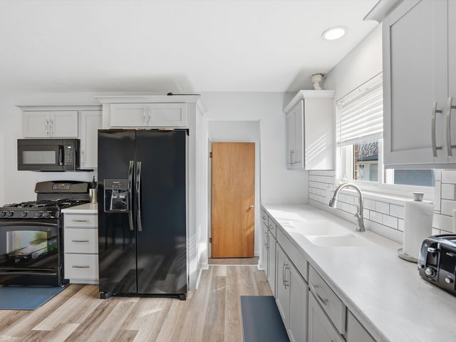 30632 Hayes Road, Roseville, MI 48066