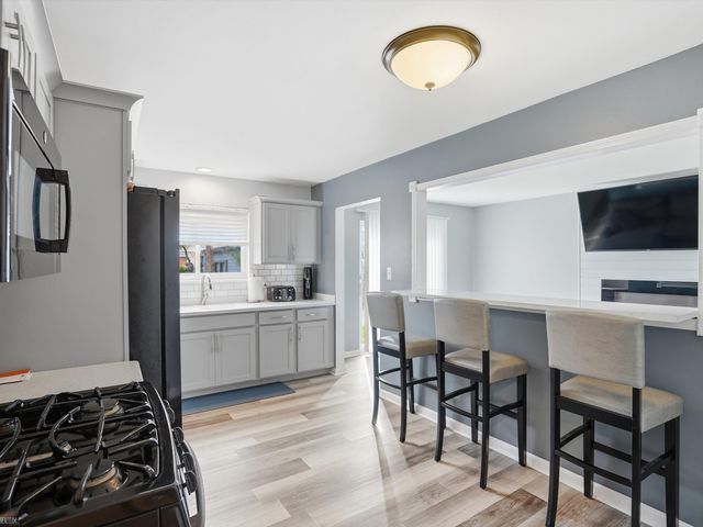 30632 Hayes Road, Roseville, MI 48066