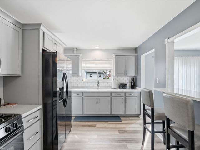 30632 Hayes Road, Roseville, MI 48066