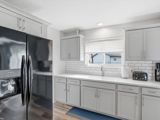 30632 Hayes Road, Roseville, MI 48066