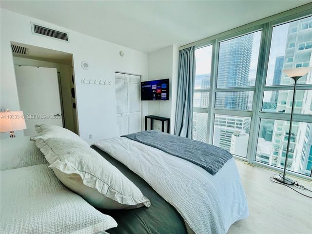 950 Brickell Bay Dr 2601, Miami, FL 33131