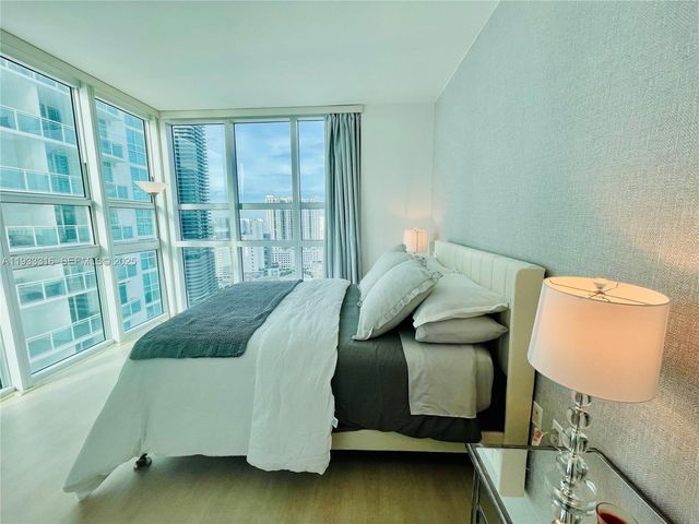 950 Brickell Bay Dr 2601, Miami, FL 33131