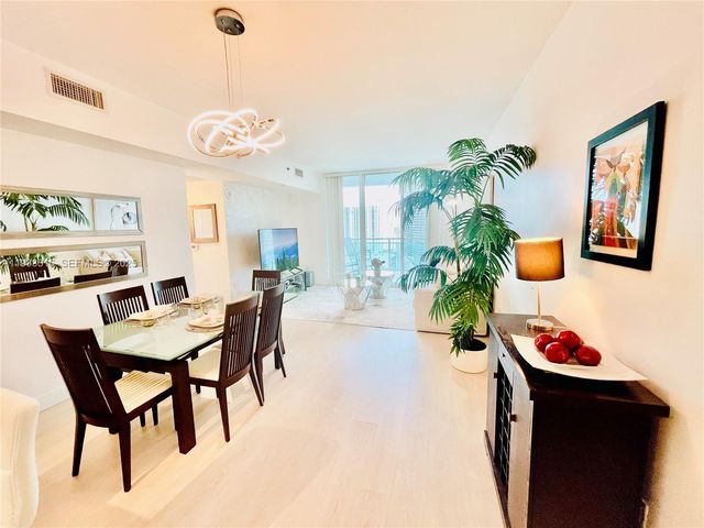 950 Brickell Bay Dr 2601, Miami, FL 33131