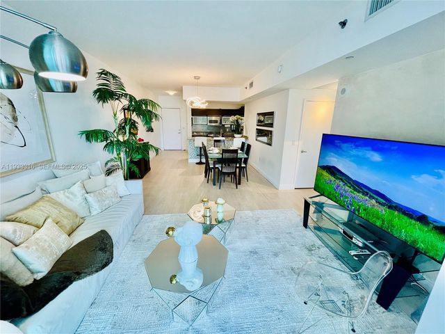 950 Brickell Bay Dr 2601, Miami, FL 33131