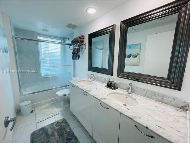 950 Brickell Bay Dr 2601, Miami, FL 33131