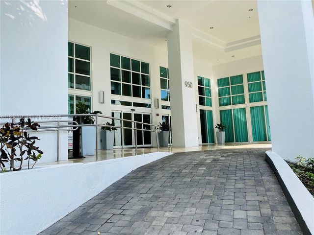 950 Brickell Bay Dr 2601, Miami, FL 33131