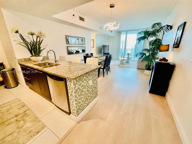 950 Brickell Bay Dr 2601, Miami, FL 33131