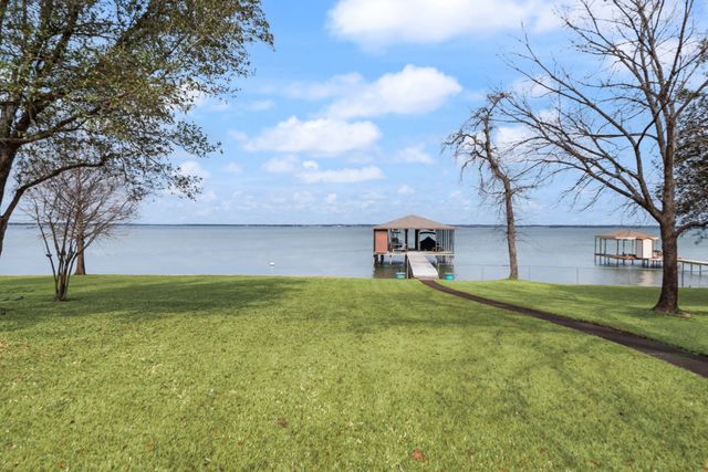 5046 Loper Circle, Streetman, TX 75859