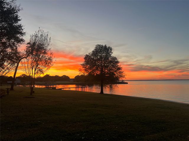 5046 Loper Circle, Streetman, TX 75859