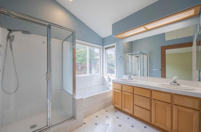 18050 Stonehaven, Salinas, CA 93908