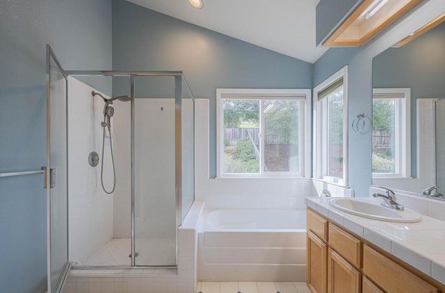 18050 Stonehaven, Salinas, CA 93908