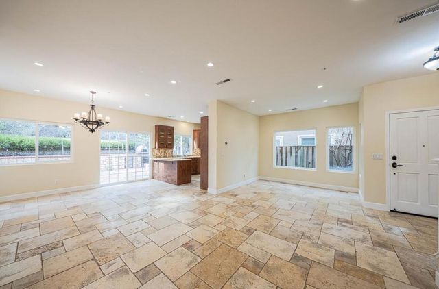 18050 Stonehaven, Salinas, CA 93908