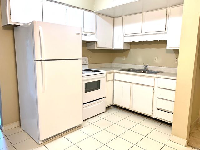 1209 Stateline Rd Apt 50, Oak Grove, KY 42262