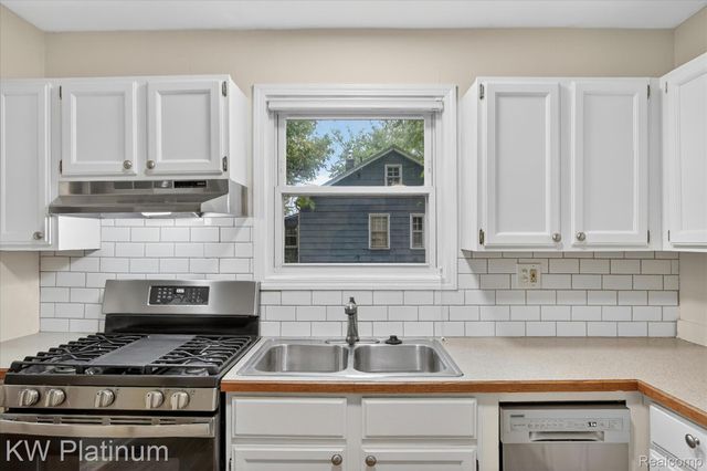 22436 Doremus Street, St. Clair Shores, MI 48080