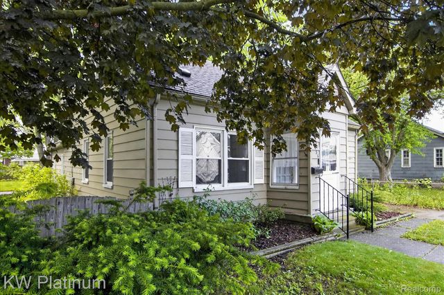 22436 Doremus Street, St. Clair Shores, MI 48080