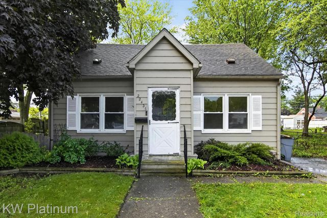 22436 Doremus Street, St. Clair Shores, MI 48080