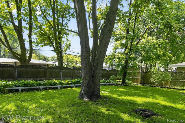 22436 Doremus Street, St. Clair Shores, MI 48080