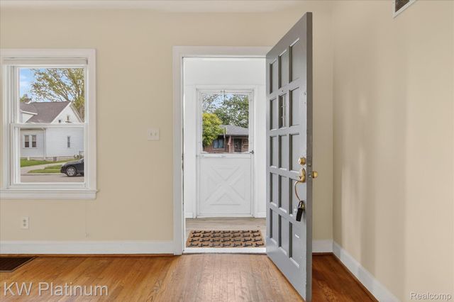 22436 Doremus Street, St. Clair Shores, MI 48080