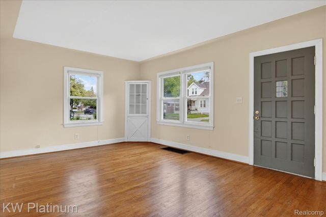 22436 Doremus Street, St. Clair Shores, MI 48080