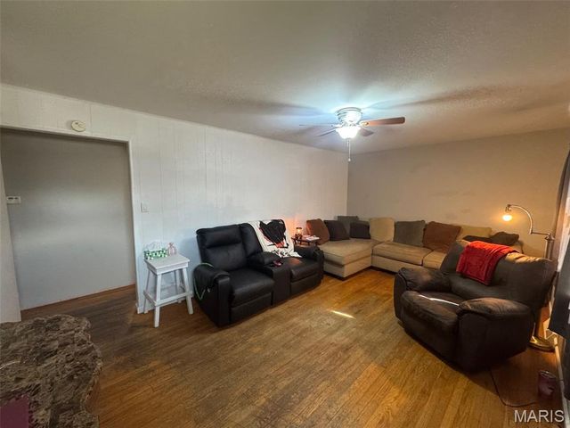 401 Dahlgren Avenue, Warrenton, MO 63383