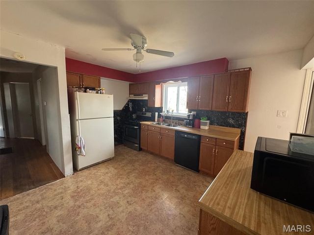 401 Dahlgren Avenue, Warrenton, MO 63383