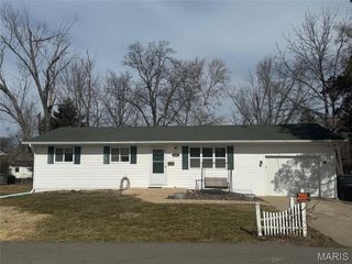 401 Dahlgren Avenue, Warrenton, MO 63383